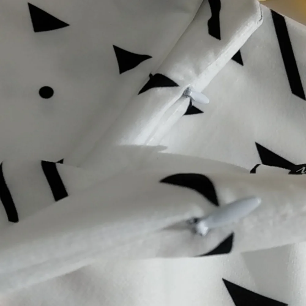 BLACK & WHITE DECORATIVE AZTEC ACCENT PILLOW COVERS 2-PC SET  SIZE 20 x 20 NWT - Picture 7 of 7